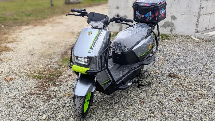 Електроскутер для доставки з великим запасом ходу та зручною посадкою